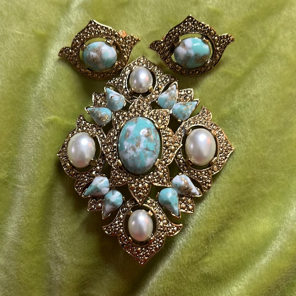 Vintage Sarah Coventry 1968 "Remembrance" Brooch & Earrings